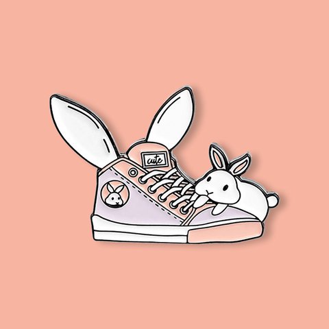 Conejito mordiendo zapatilla 🐇